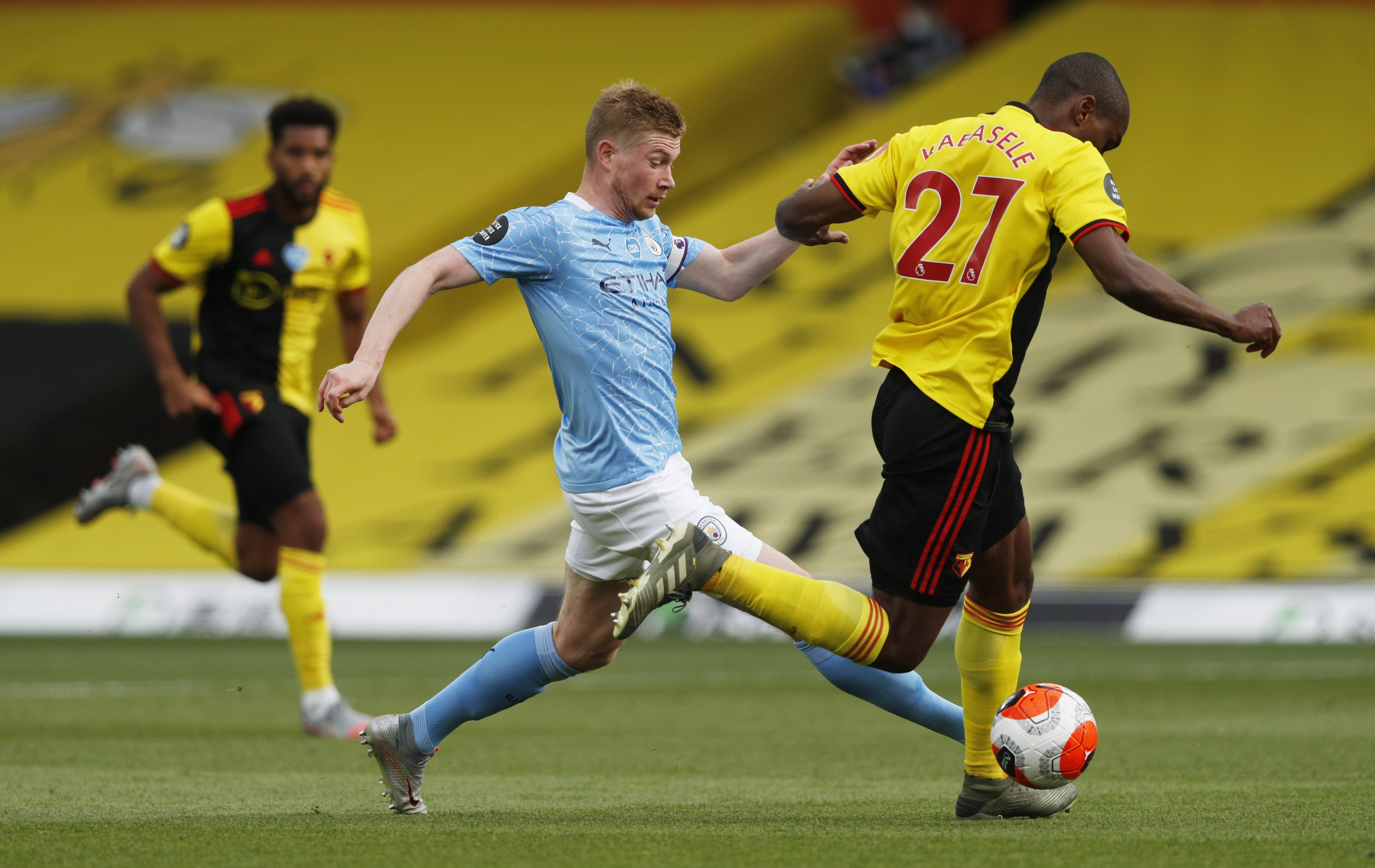 曼城迎战巴黎,精彩对决值得期待 曼城迎战巴黎,精彩对决值得期待