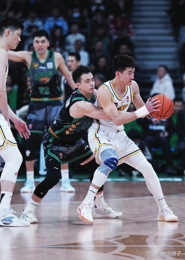 辽宁队突破重围,晋级总决赛 辽宁队突破重围,晋级总决赛