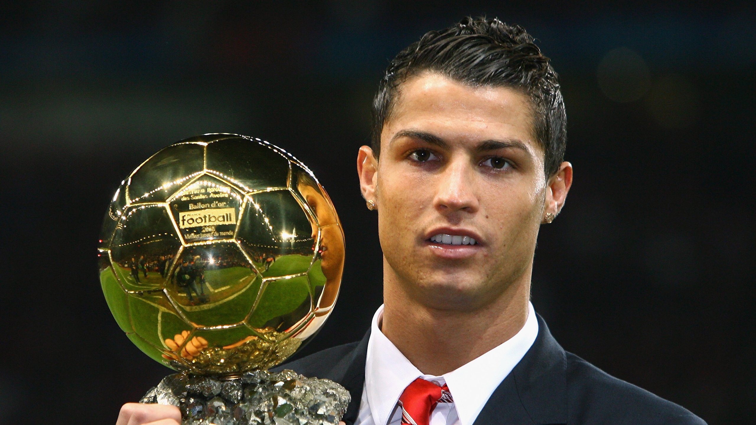 智利碾压巴黎，斯通斯在焦点战中证明自己的价值