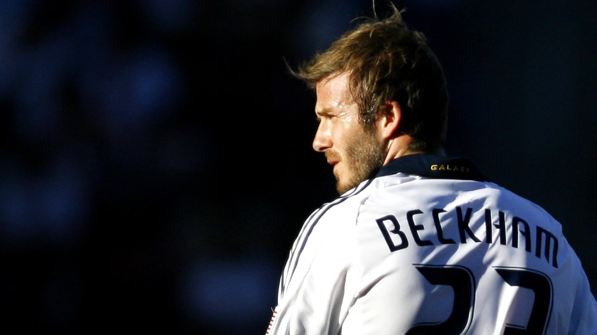 德甲争冠战之夜，恩比德惊艳四座，跨界巨星如何点燃足球之夜？